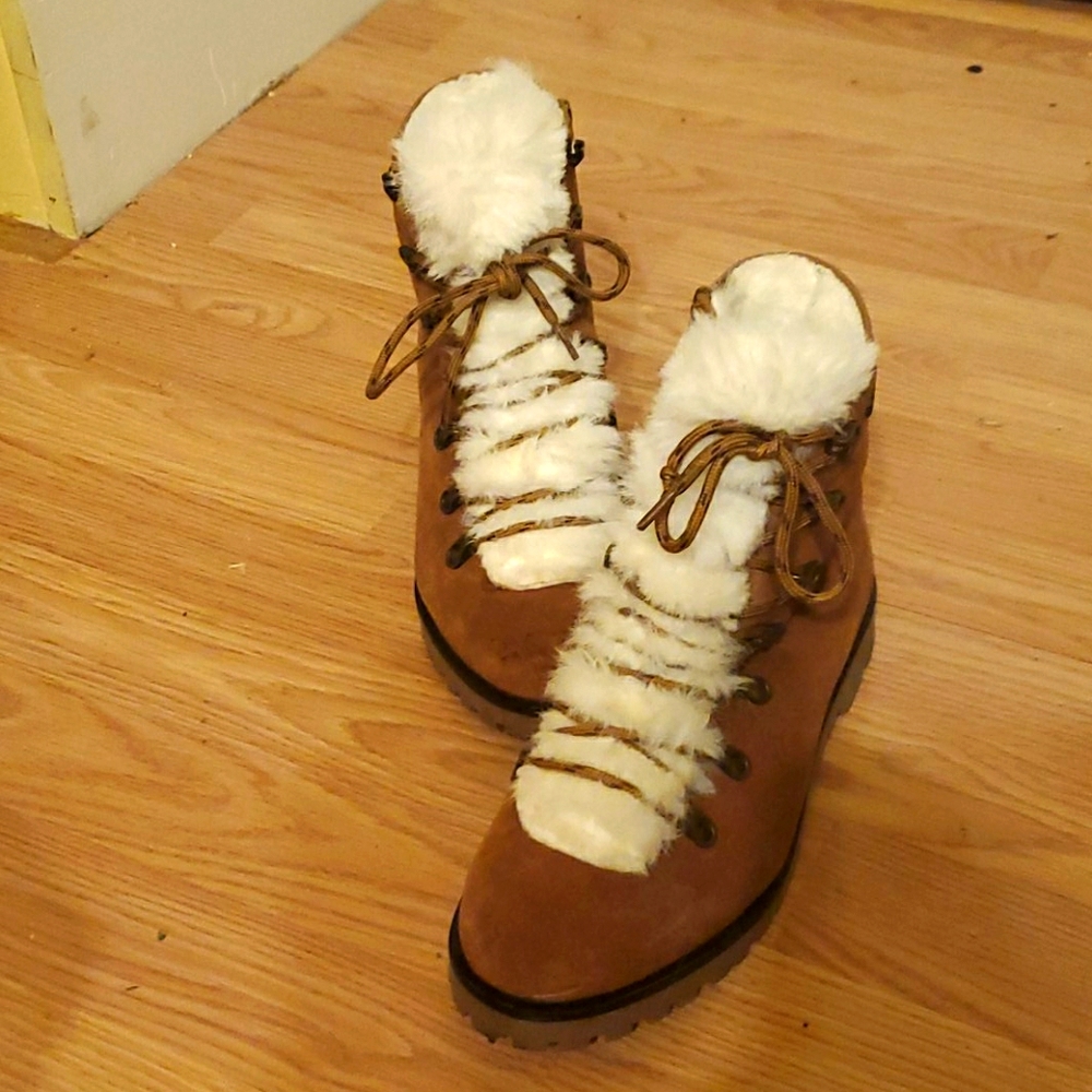 Bearpaw fuzzy winter shoes
